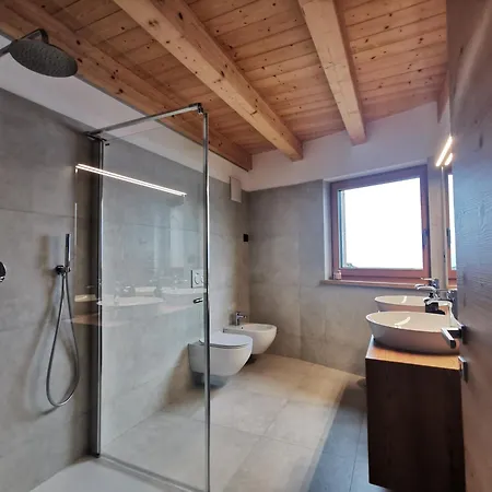 Laris Mountain House *